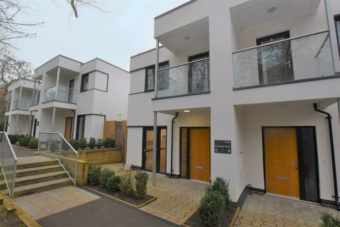 3 Bedroom Semi-Detached House To Rent In Broadoak Place, RG6