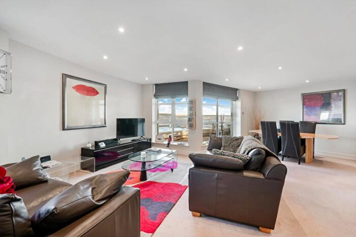 2 Bedroom Apartment For Sale In Barrier Point Road, London, E16