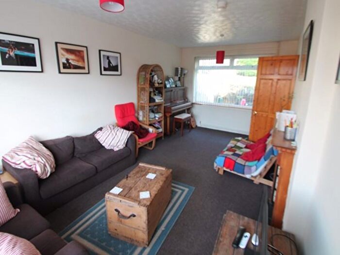 3 Bedroom Semi-Detached House To Rent In Foxcroft Mount, Leeds, LS6