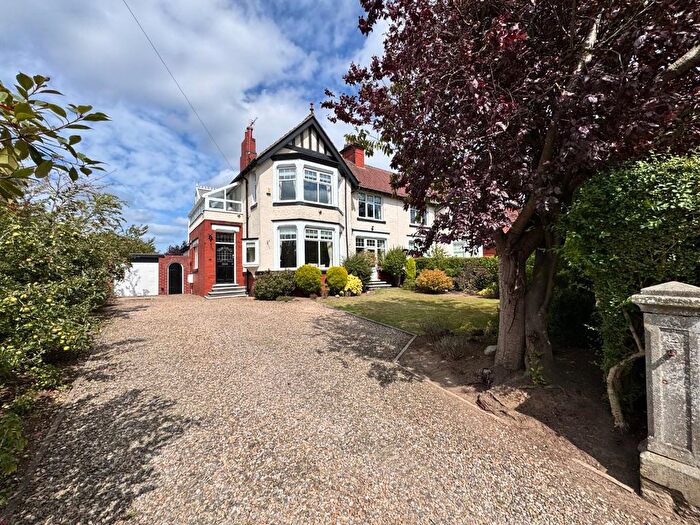 4 Bedroom Semi-detached House For Sale In Carisbrooke Road, West Park, Hartlepool, TS26