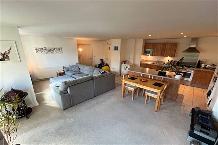 2 Bedroom Flat To Rent In Buckler Court, Eden Grove, London, N7