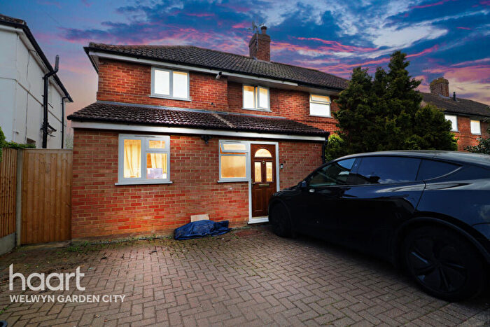 4 Bedroom Semi Detached House For Sale In Crawford Road, Hatfield, AL10