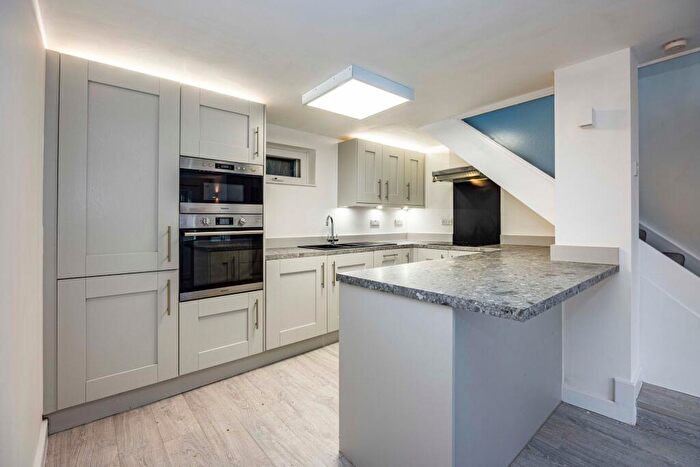 3 Bedroom Semi Detached House To Rent In Lenton Avenue, Nottingham, NG7