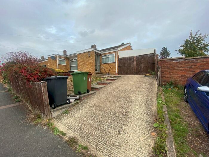 3 Bedroom Bungalow To Rent In Scott Road, Wellingborough, NN8