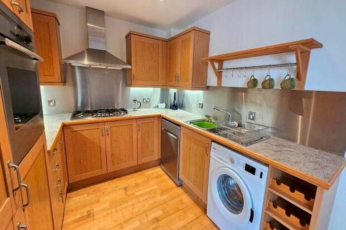 2 Bedroom Flat To Rent In Cumberland Road, Bristol, BS1