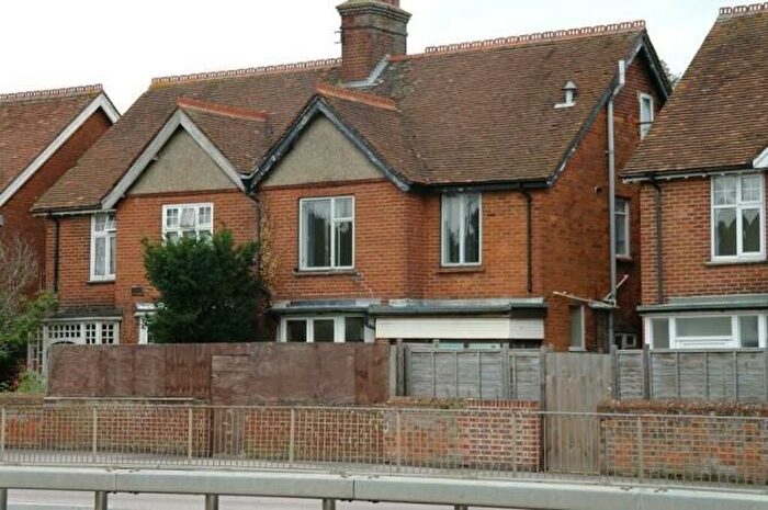 2 Bedroom Flat To Rent In Greenham Road, Newbury, RG14