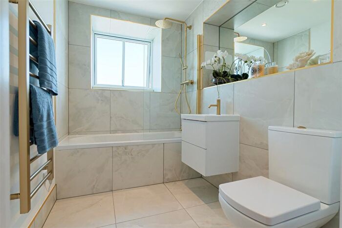 2 Bedroom Flat For Sale In William Street, Herne Bay, CT6