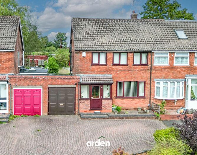 3 Bedroom Semi-Detached House For Sale In Clent Road, Rubery, B45