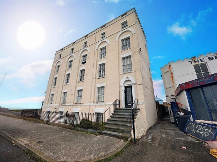 1 Bedroom Flat To Rent In Fort Crescent, Margate, Kent, CT9