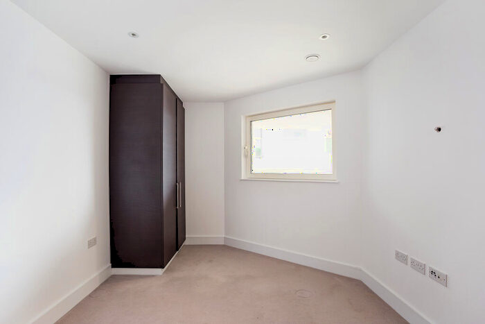2 Bedroom Flat For Sale In Flower Lane, London, NW7