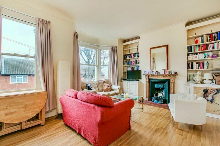 2 Bedroom Apartment To Rent In Fontarabia Road, London, SW11