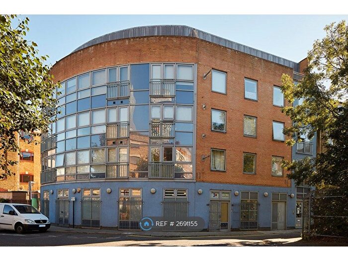 2 Bedroom Flat To Rent In Raquel Court, London, SE1