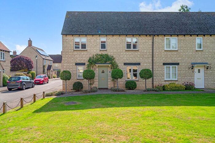 2 Bedroom Semi-Detached House For Sale In Birch Drive, Bradwell Village, OX18