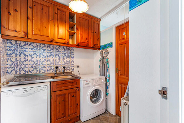 3 Bedroom Semi-Detached House For Sale In St Omer Road, Oxford, OX4