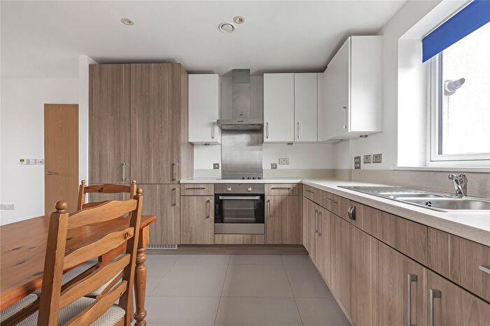 2 Bedroom Flat To Rent In Trevelyan Road, London, SW17