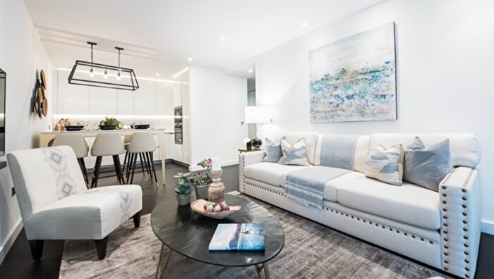 2 Bedroom Flat To Rent In Charles Clowes Walk, London, SW11