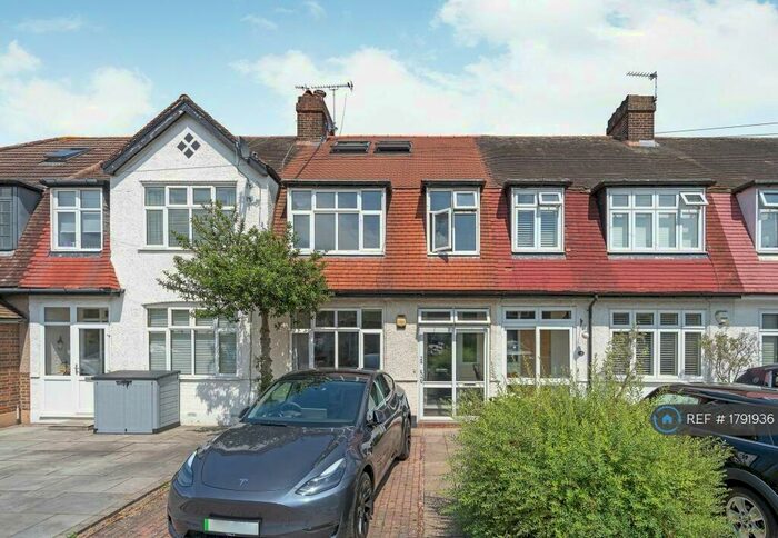 4 Bedroom Terraced House To Rent In Wimborne Way, Beckenham, BR3