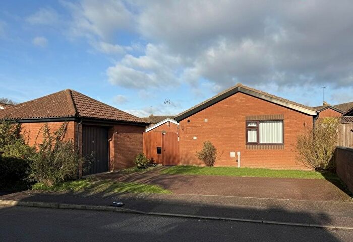 2 Bedroom Detached Bungalow For Sale In Woodhall Close, West Hunsbury, Northampton, NN4