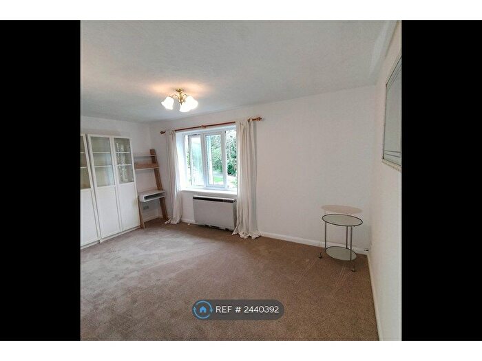 1 Bedroom Flat To Rent In Huxley Close, Uxbridge, UB8