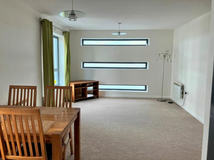 2 Bedroom Flat To Rent In The Decks, Runcorn, WA7