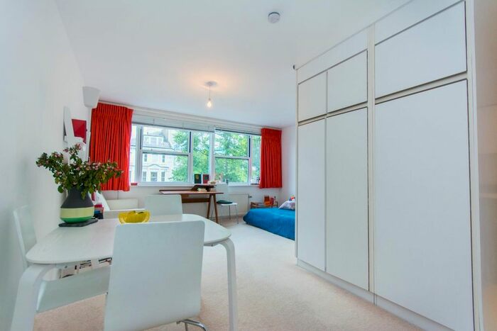 Studio To Rent In Belsize Grove, London, NW3