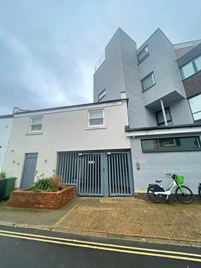 2 Bedroom Flat To Rent In Flat, Marzell House, North End Road, London, W14