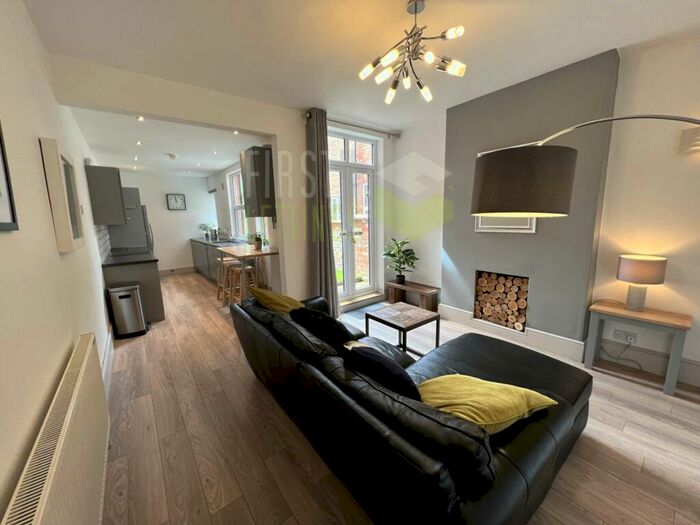 2 Bedroom Terraced House To Rent In Thurlow Road, Clarendon Park, LE2