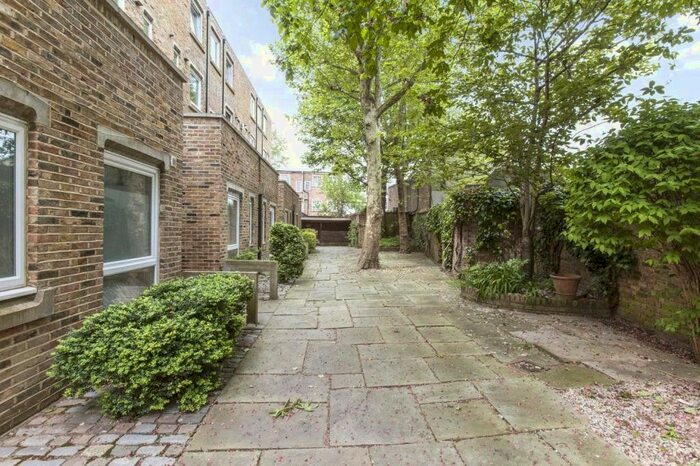 Studio For Sale In Lonsdale Place, London, N1