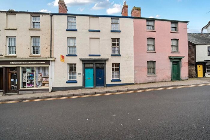 3 Bedroom Town House For Sale In Kington, Herefordshire, HR5