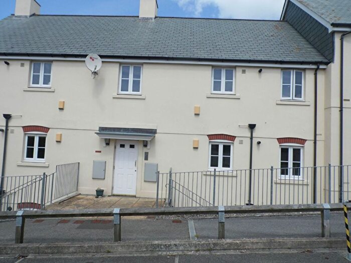 2 Bedroom Flat To Rent In Hill Hay Close, Fowey, PL23