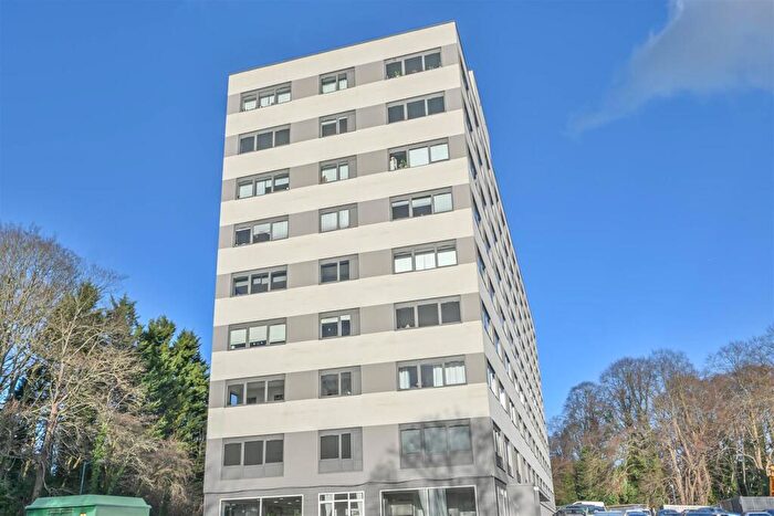 2 Bedroom Apartment For Sale In Hubert Road, Brentwood, CM14