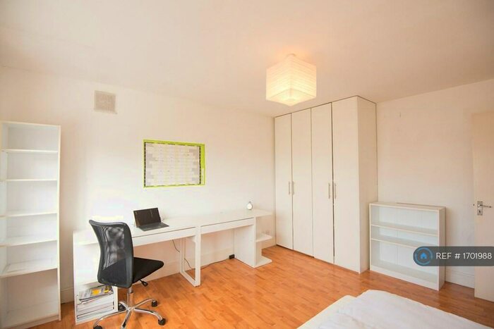 3 Bedroom Flat To Rent In Copenhagen Street, London, N1
