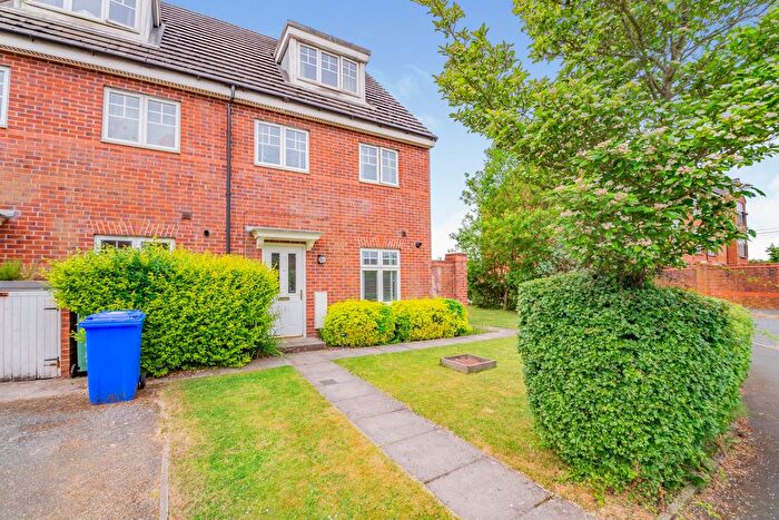 3 Bedroom Property To Rent In Oakwood Grove, Manchester, M26