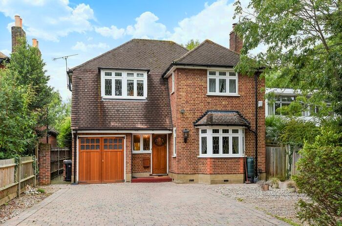 4 Bedroom Detached House To Rent In Salisbury Road, Worcester Park, KT4
