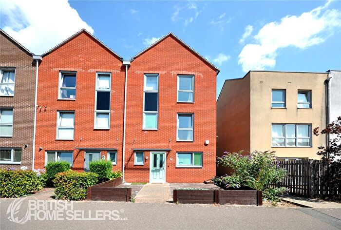5 Bedroom End Terrace House For Sale In Brunel Way, Dartford, Kent, DA1