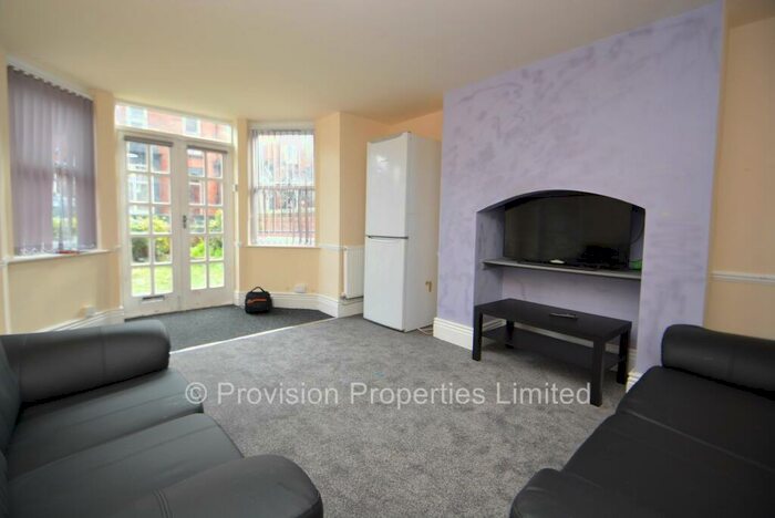 3 Bedroom Flat To Rent In Regent Park Terrace, Hyde Leeds, LS6