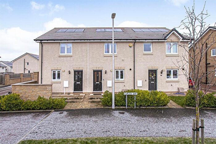2 Bedroom Flat For Sale In Curlew Way, Inverkeithing, KY11