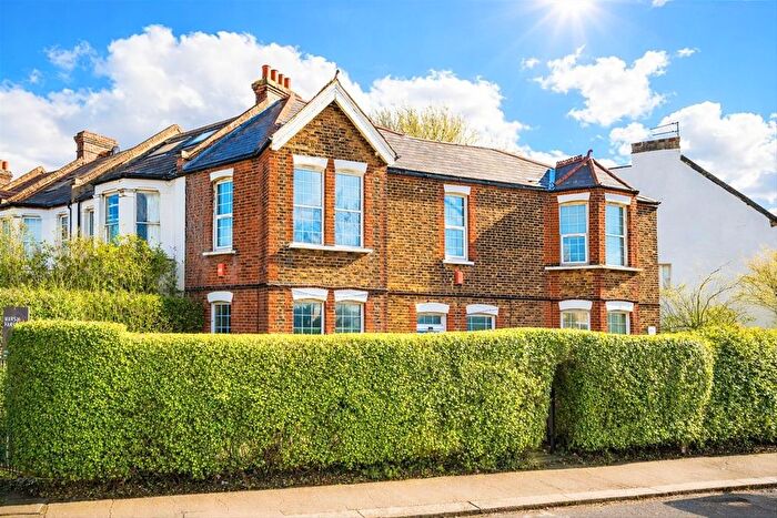 2 Bedroom Maisonette For Sale In Estreham Road, Streatham, SW16