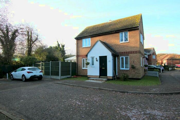 3 Bedroom Semi-Detached House To Rent In Dunmow, CM6