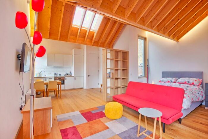 Studio To Rent In Broadway Market Mews, London, E8