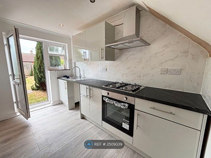 3 Bedroom Terraced House To Rent In Kirkwall Crescent, Leicester, LE5
