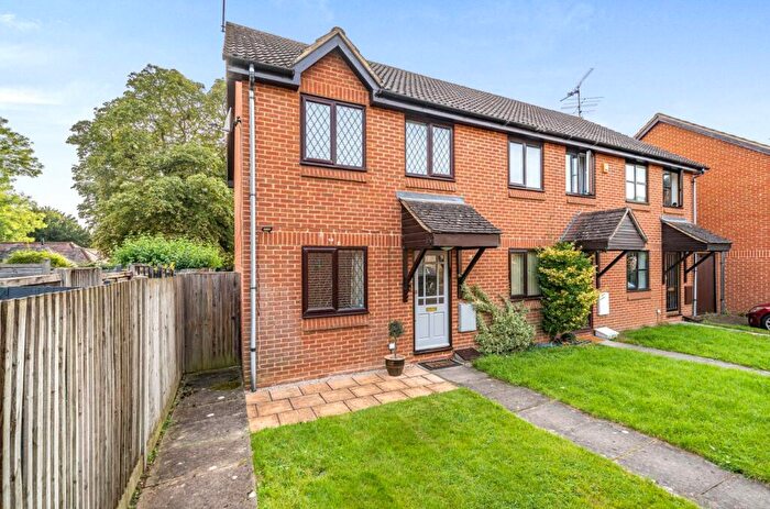2 Bedroom End Of Terrace House For Sale In Trefoil Close, Wokingham, Berkshire, RG40