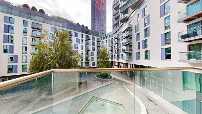 2 Bedroom Flat To Rent In Waterhouse Apartments, Saffron Central Square, Croydon, CR0