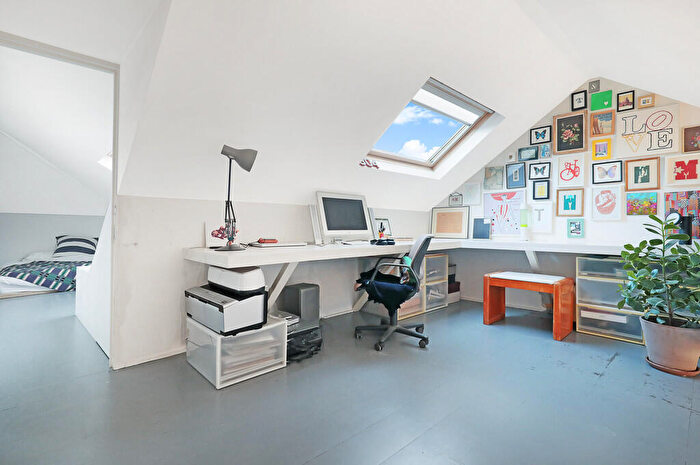 2 Bedroom Apartment To Rent In Church Walk, London, N16