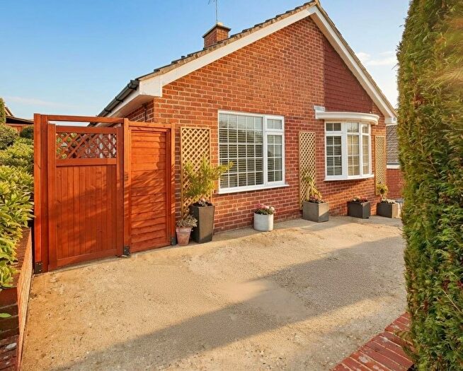 3 Bedroom Bungalow For Sale In Ascot Close, Newbury, RG14