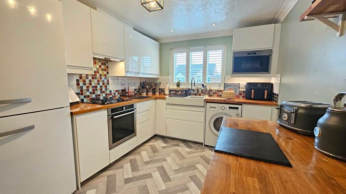 2 Bedroom Detached Bungalow For Sale In Maple Grove, Heckington, NG34
