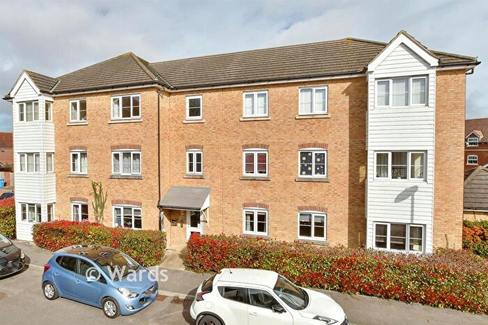 2 Bedroom Flat For Sale In Easton Drive, Sittingbourne, Kent, ME10