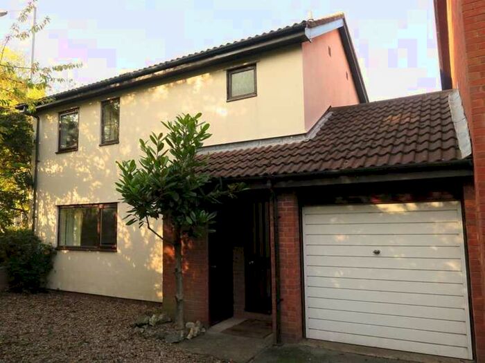 3 Bedroom Property To Rent In Badgers Close, Bishops Hull, Taunton, TA1