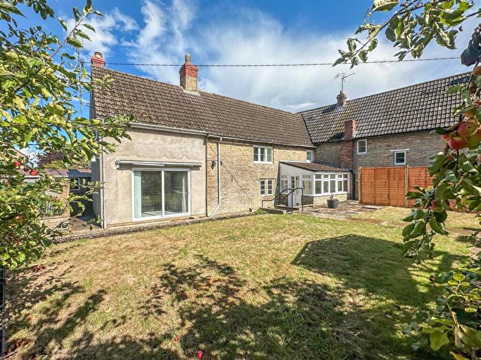 4 Bedroom Semi-Detached House For Sale In Watts Lane, Hullavington, Chippenham, SN14