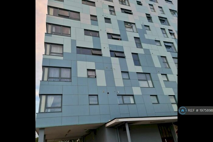 2 Bedroom Flat To Rent In Stephenson House, Bletchley, Milton Keynes, MK2